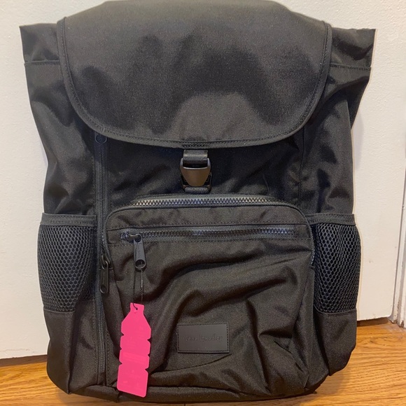 vera bradley daytripper backpack